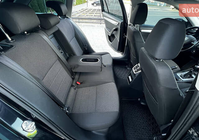 Чорний Шкода Октавія, об'ємом двигуна 1.6 л та пробігом 157 тис. км за 9999 $, фото 44 на Automoto.ua