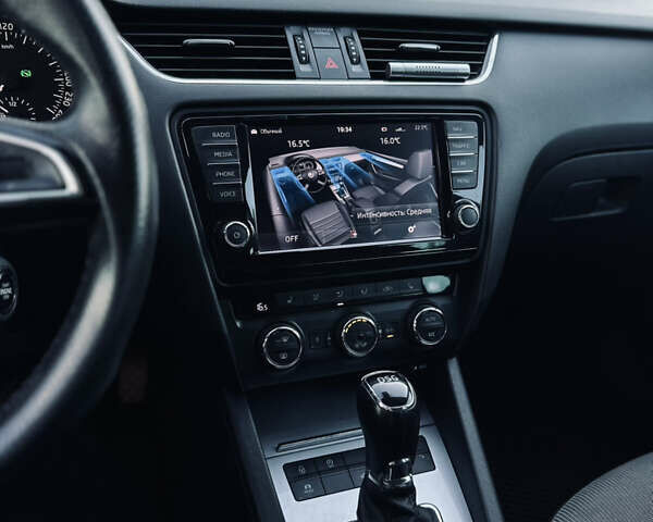 Чорний Шкода Октавія, об'ємом двигуна 1.6 л та пробігом 335 тис. км за 12300 $, фото 11 на Automoto.ua