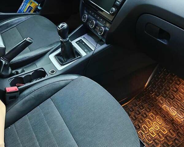 Черный Шкода Октавия, объемом двигателя 1.6 л и пробегом 343 тыс. км за 10000 $, фото 23 на Automoto.ua