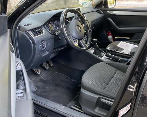 Шкода Октавия 2014 в Кривом Роге на Automoto.ua Черный Шкода Октавия, объемом двигателя 1.6 л и пробегом 159 тыс. км за 13500 $, фото 3 на Automoto.ua