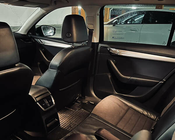 Черный Шкода Октавия, объемом двигателя 1.97 л и пробегом 258 тыс. км за 12000 $, фото 7 на Automoto.ua