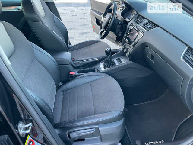Черный Шкода Октавия, объемом двигателя 2 л и пробегом 263 тыс. км за 10200 $, фото 12 на Automoto.ua