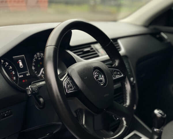 Черный Шкода Октавия, объемом двигателя 1.6 л и пробегом 218 тыс. км за 9499 $, фото 24 на Automoto.ua