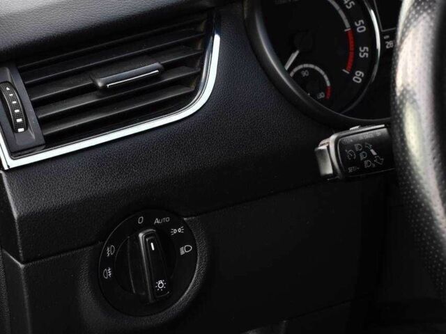 Черный Шкода Октавия, объемом двигателя 2 л и пробегом 283 тыс. км за 14750 $, фото 9 на Automoto.ua