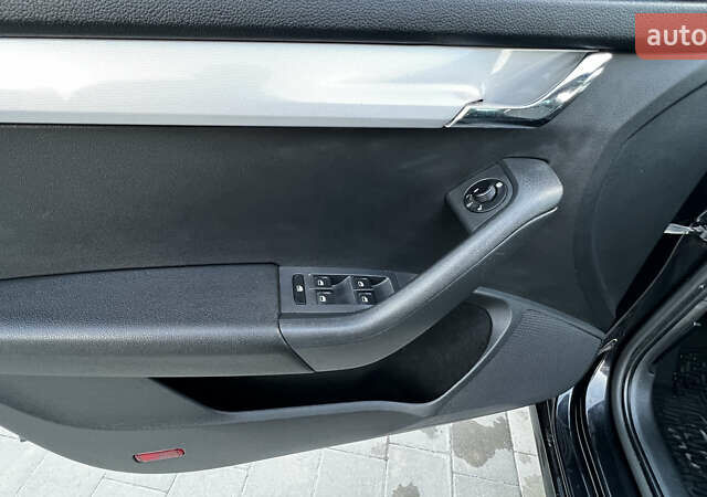 Черный Шкода Октавия, объемом двигателя 1.6 л и пробегом 158 тыс. км за 10000 $, фото 57 на Automoto.ua