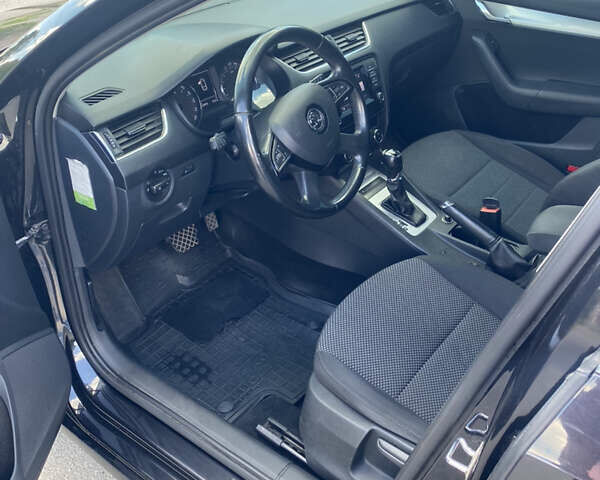 Черный Шкода Октавия, объемом двигателя 1.6 л и пробегом 310 тыс. км за 11700 $, фото 9 на Automoto.ua