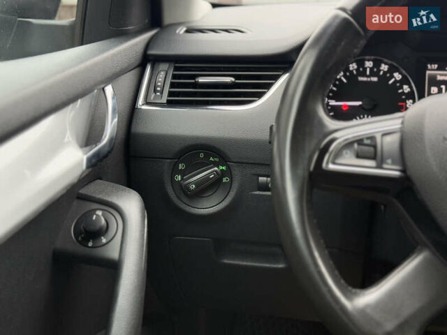 Черный Шкода Октавия, объемом двигателя 1.6 л и пробегом 232 тыс. км за 9900 $, фото 12 на Automoto.ua