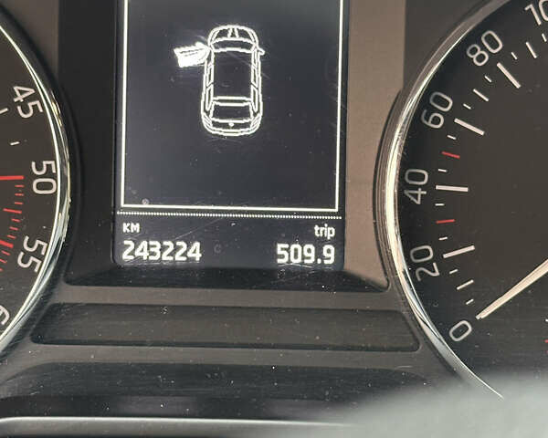 Черный Шкода Октавия, объемом двигателя 1.6 л и пробегом 243 тыс. км за 9700 $, фото 1 на Automoto.ua