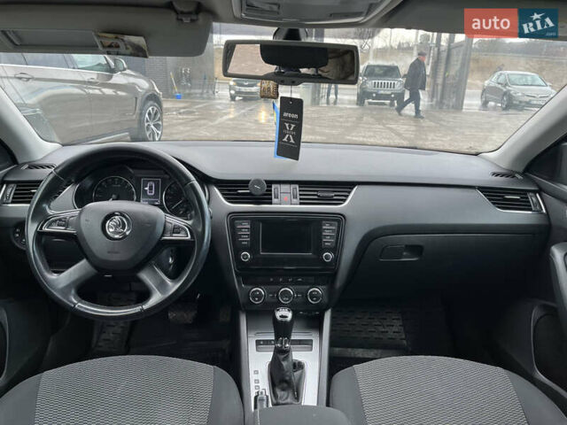 Черный Шкода Октавия, объемом двигателя 1.6 л и пробегом 290 тыс. км за 10000 $, фото 8 на Automoto.ua