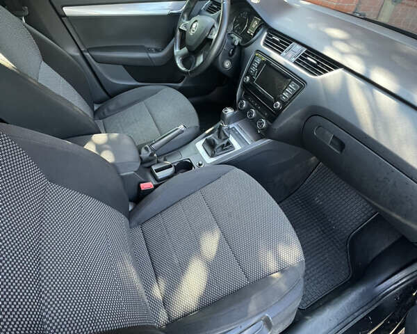 Черный Шкода Октавия, объемом двигателя 1.6 л и пробегом 299 тыс. км за 9999 $, фото 8 на Automoto.ua