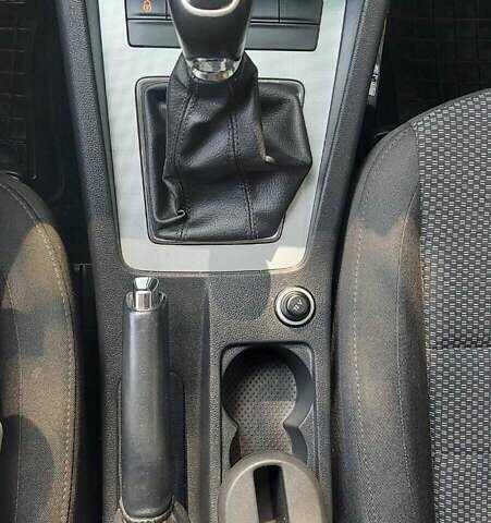 Черный Шкода Октавия, объемом двигателя 1.6 л и пробегом 210 тыс. км за 10500 $, фото 4 на Automoto.ua