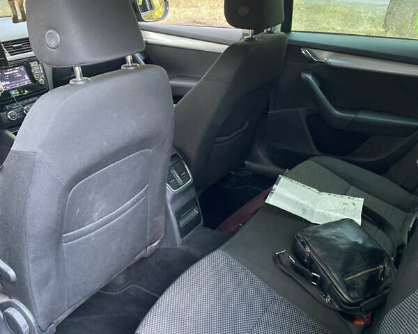 Шкода Октавия 2014 в Кривом Роге на Automoto.ua Черный Шкода Октавия, объемом двигателя 1.6 л и пробегом 159 тыс. км за 13500 $, фото 6 на Automoto.ua