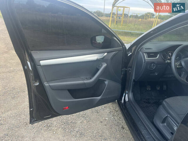 Черный Шкода Октавия, объемом двигателя 2 л и пробегом 296 тыс. км за 11800 $, фото 28 на Automoto.ua