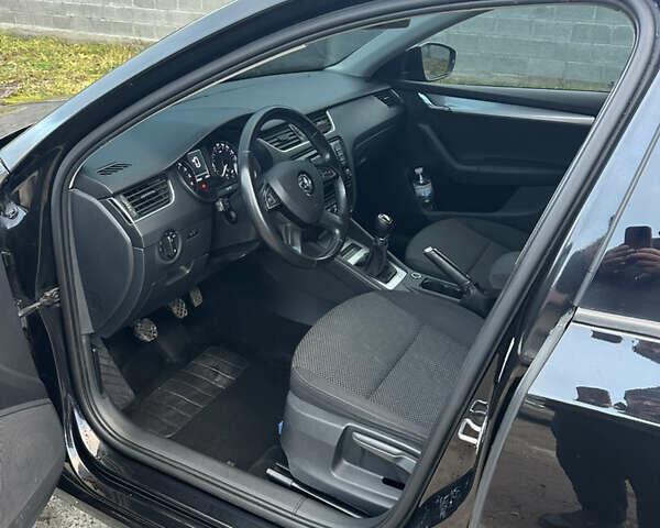 Черный Шкода Октавия, объемом двигателя 1.97 л и пробегом 262 тыс. км за 12400 $, фото 7 на Automoto.ua