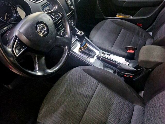 Шкода Октавия 2014 в Кропивницком (Кировограде) на Automoto.ua Черный Шкода Октавия, объемом двигателя 2 л и пробегом 260 тыс. км за 11300 $, фото 10 на Automoto.ua