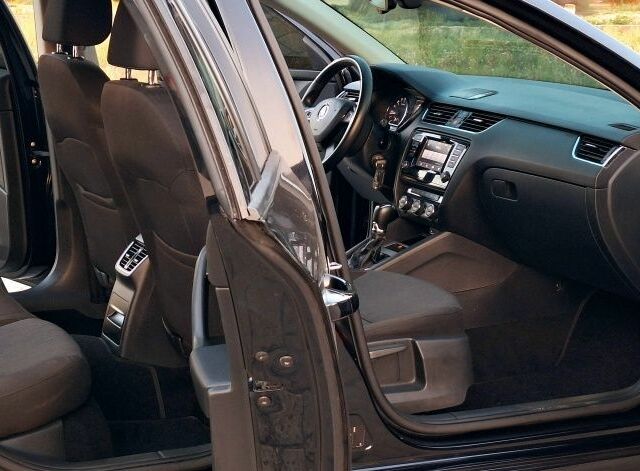 Черный Шкода Октавия, объемом двигателя 2 л и пробегом 187 тыс. км за 11800 $, фото 6 на Automoto.ua