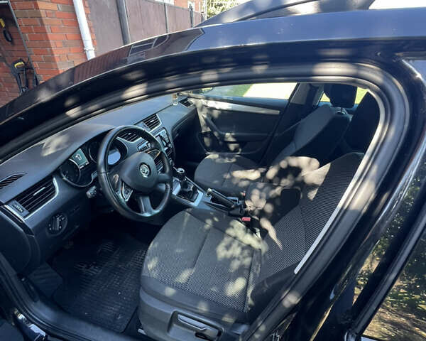 Черный Шкода Октавия, объемом двигателя 1.6 л и пробегом 299 тыс. км за 9999 $, фото 12 на Automoto.ua