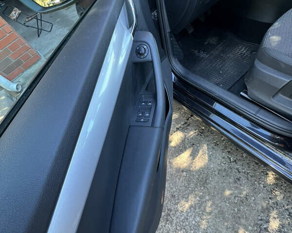 Черный Шкода Октавия, объемом двигателя 1.6 л и пробегом 299 тыс. км за 9999 $, фото 10 на Automoto.ua