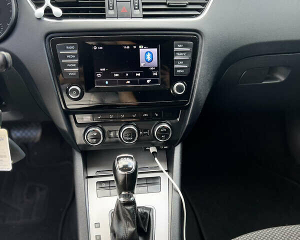 Чорний Шкода Октавія, об'ємом двигуна 1.6 л та пробігом 269 тис. км за 10900 $, фото 48 на Automoto.ua