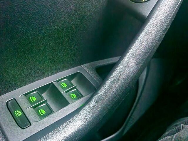 Шкода Октавия 2014 в Кропивницком (Кировограде) на Automoto.ua Черный Шкода Октавия, объемом двигателя 2 л и пробегом 260 тыс. км за 11300 $, фото 12 на Automoto.ua