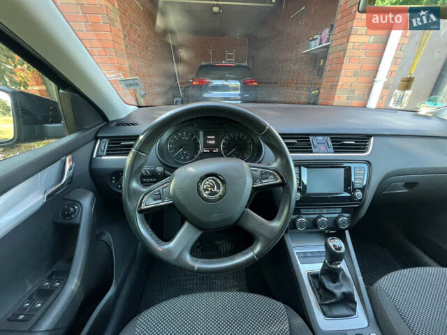 Черный Шкода Октавия, объемом двигателя 1.6 л и пробегом 299 тыс. км за 9999 $, фото 6 на Automoto.ua