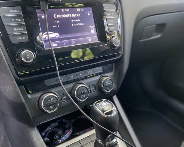 Шкода Октавия 2014 в Кривом Роге на Automoto.ua Черный Шкода Октавия, объемом двигателя 1.6 л и пробегом 159 тыс. км за 13500 $, фото 5 на Automoto.ua