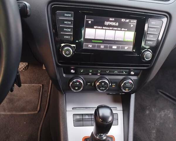 Чорний Шкода Октавія, об'ємом двигуна 1.6 л та пробігом 305 тис. км за 10300 $, фото 9 на Automoto.ua
