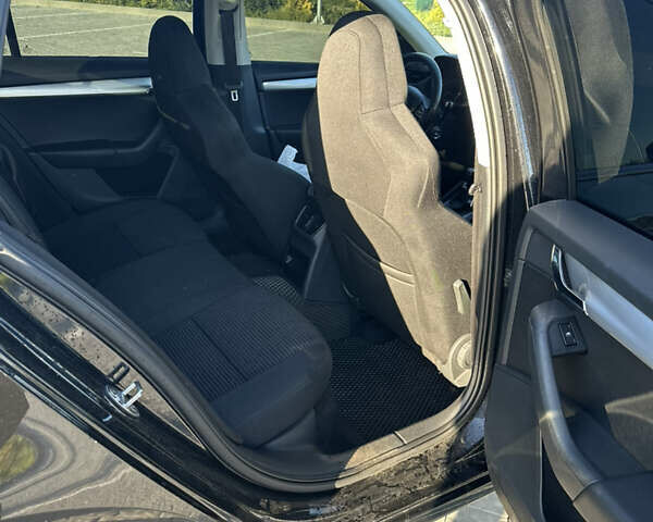Чорний Шкода Октавія, об'ємом двигуна 1.6 л та пробігом 260 тис. км за 12300 $, фото 16 на Automoto.ua