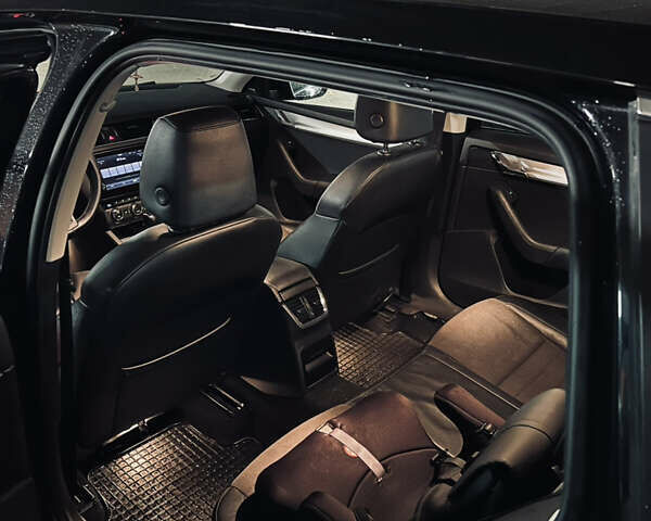 Черный Шкода Октавия, объемом двигателя 1.97 л и пробегом 258 тыс. км за 12000 $, фото 12 на Automoto.ua