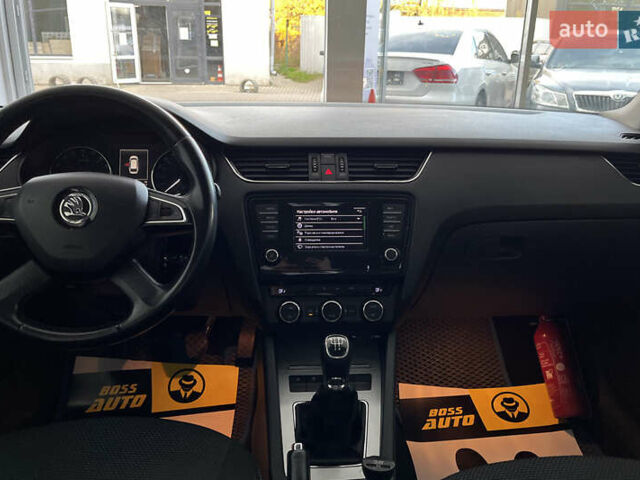 Чорний Шкода Октавія, об'ємом двигуна 1.6 л та пробігом 288 тис. км за 10500 $, фото 9 на Automoto.ua