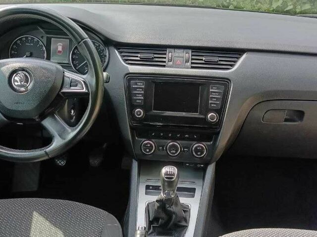 Шкода Октавія 2014 у Черкасах на Automoto.ua Чорний Шкода Октавія, об'ємом двигуна 1.6 л та пробігом 300 тис. км за 9500 $, фото 4 на Automoto.ua