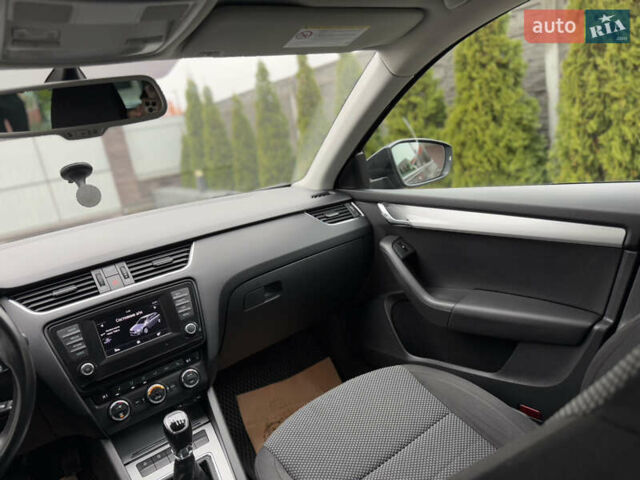 Черный Шкода Октавия, объемом двигателя 1.6 л и пробегом 232 тыс. км за 9900 $, фото 8 на Automoto.ua