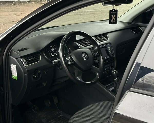 Чорний Шкода Октавія, об'ємом двигуна 1.6 л та пробігом 229 тис. км за 11399 $, фото 9 на Automoto.ua