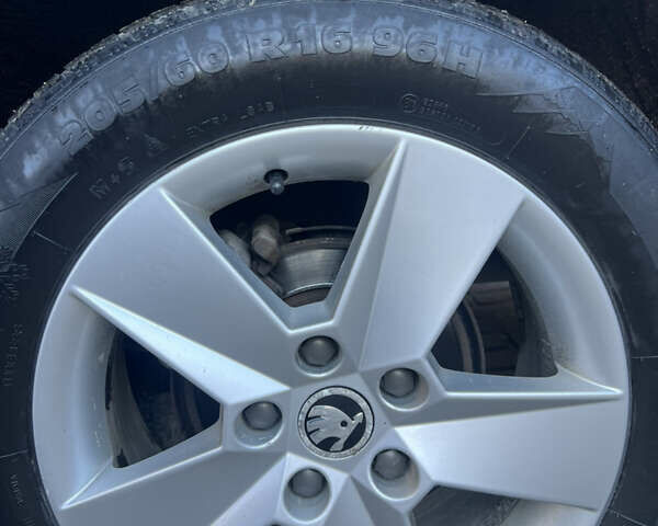 Черный Шкода Октавия, объемом двигателя 1.6 л и пробегом 267 тыс. км за 9497 $, фото 15 на Automoto.ua