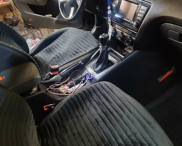 Черный Шкода Октавия, объемом двигателя 1.6 л и пробегом 286 тыс. км за 11250 $, фото 5 на Automoto.ua