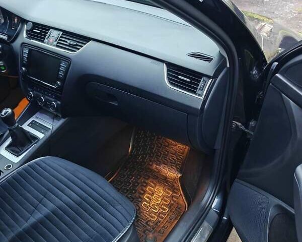 Черный Шкода Октавия, объемом двигателя 1.6 л и пробегом 343 тыс. км за 10000 $, фото 15 на Automoto.ua