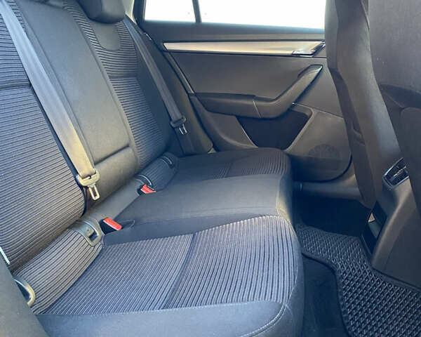 Черный Шкода Октавия, объемом двигателя 2 л и пробегом 294 тыс. км за 12900 $, фото 27 на Automoto.ua