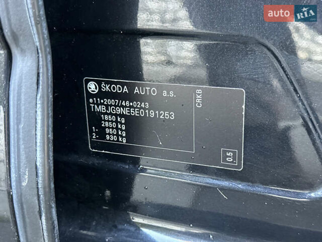 Черный Шкода Октавия, объемом двигателя 1.6 л и пробегом 284 тыс. км за 10500 $, фото 41 на Automoto.ua