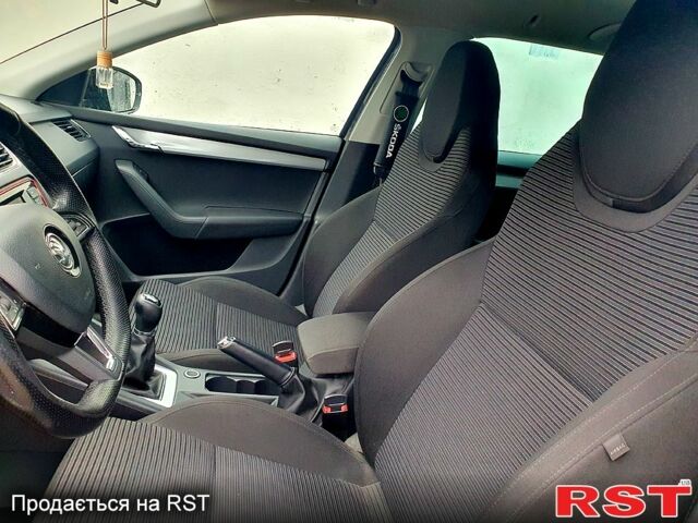 Черный Шкода Октавия, объемом двигателя 1.6 л и пробегом 220 тыс. км за 10600 $, фото 3 на Automoto.ua