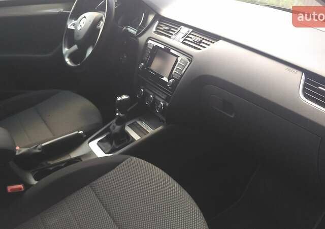 Чорний Шкода Октавія, об'ємом двигуна 1.6 л та пробігом 300 тис. км за 9500 $, фото 9 на Automoto.ua