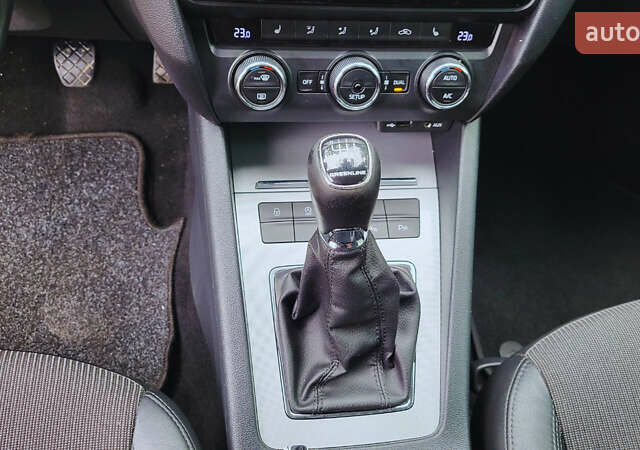 Чорний Шкода Октавія, об'ємом двигуна 1.6 л та пробігом 269 тис. км за 11250 $, фото 65 на Automoto.ua