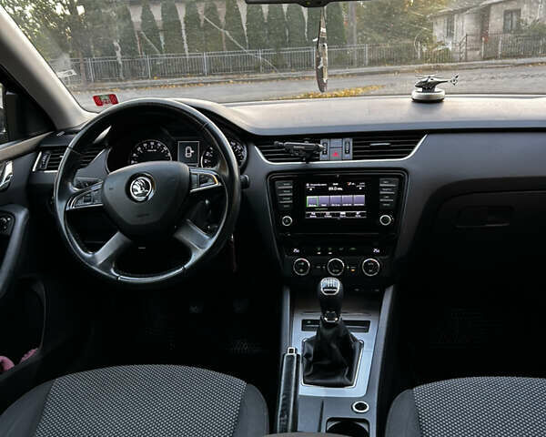 Чорний Шкода Октавія, об'ємом двигуна 1.6 л та пробігом 338 тис. км за 10000 $, фото 13 на Automoto.ua