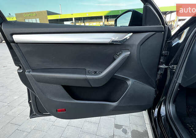 Черный Шкода Октавия, объемом двигателя 1.6 л и пробегом 158 тыс. км за 10000 $, фото 56 на Automoto.ua