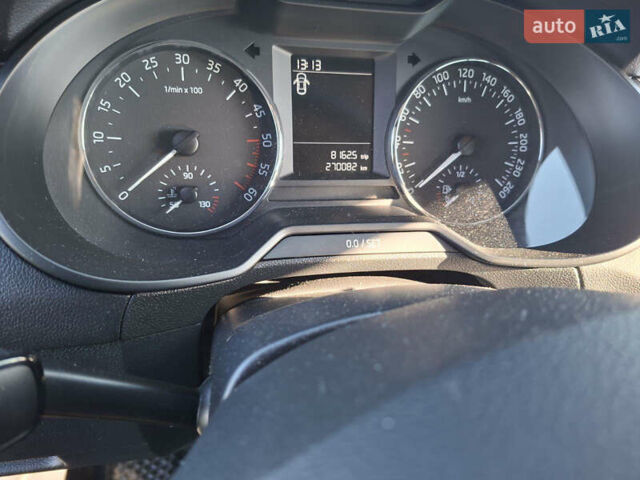 Черный Шкода Октавия, объемом двигателя 1.6 л и пробегом 270 тыс. км за 11800 $, фото 2 на Automoto.ua