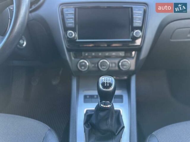 Черный Шкода Октавия, объемом двигателя 1.6 л и пробегом 209 тыс. км за 11500 $, фото 13 на Automoto.ua