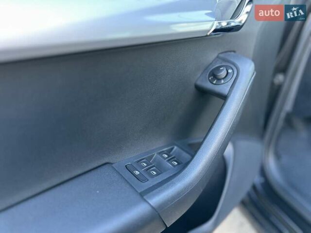 Черный Шкода Октавия, объемом двигателя 1.6 л и пробегом 209 тыс. км за 11500 $, фото 9 на Automoto.ua