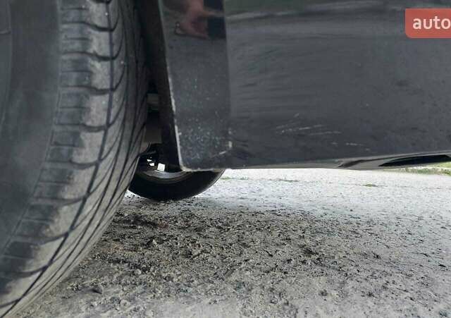 Черный Шкода Октавия, объемом двигателя 1.6 л и пробегом 210 тыс. км за 10500 $, фото 2 на Automoto.ua