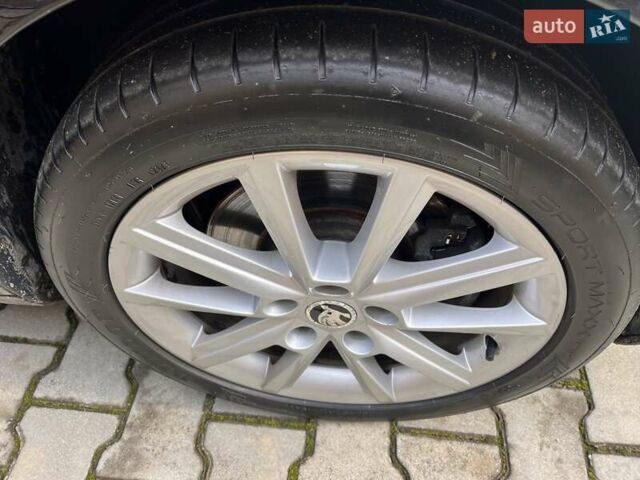 Черный Шкода Октавия, объемом двигателя 1.8 л и пробегом 247 тыс. км за 12845 $, фото 12 на Automoto.ua