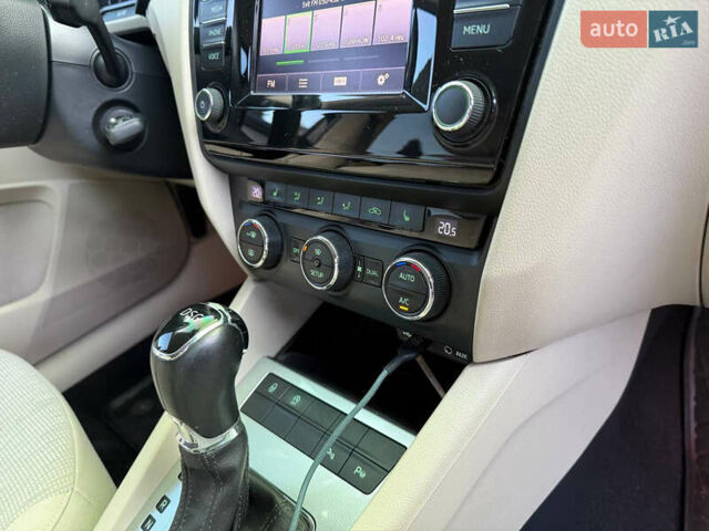 Черный Шкода Октавия, объемом двигателя 2 л и пробегом 200 тыс. км за 12700 $, фото 26 на Automoto.ua