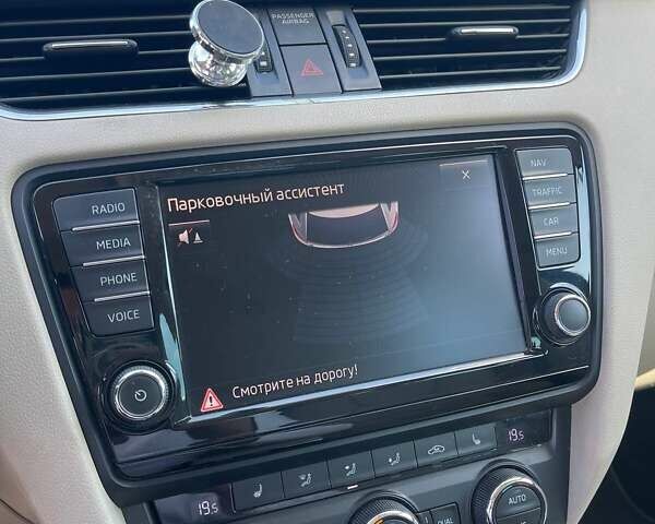 Черный Шкода Октавия, объемом двигателя 1.6 л и пробегом 304 тыс. км за 9999 $, фото 15 на Automoto.ua